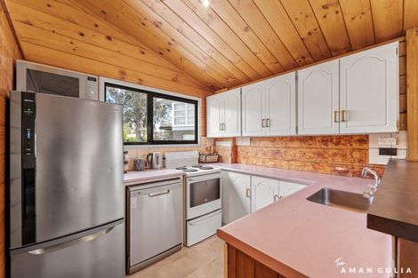 Photo of property in 26 Cron Avenue, Te Atatu South, Auckland, 0610