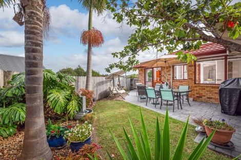 Photo of property in 21 Nimstedt Avenue, Oteha, Auckland, 0632