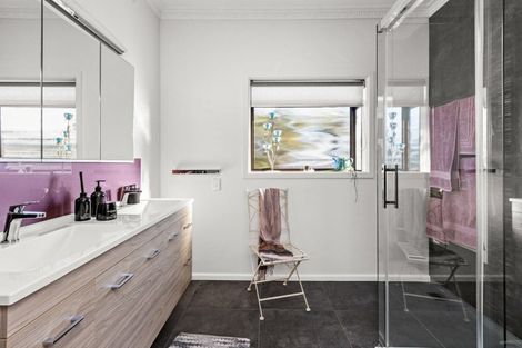 Photo of property in 233 Kennedy Road, Onekawa, Napier, 4110