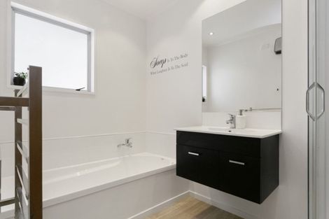 Photo of property in 16 Sheridan Crescent, Leamington, Cambridge, 3432