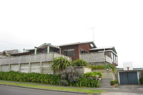 Photo of property in 18 Wairau Road, Oakura, 4314