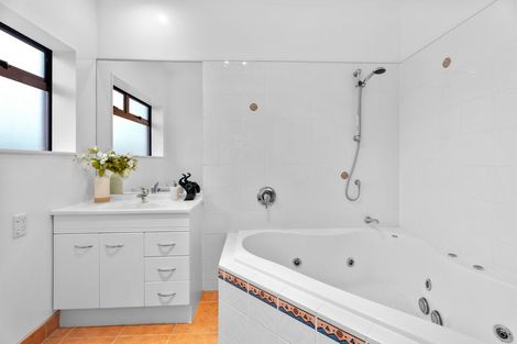 Photo of property in 1 Armagh Road, Blockhouse Bay, Auckland, 0600