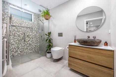 Photo of property in 19 Hillcrest Road, Raumati South, Paraparaumu, 5032