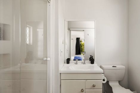 Photo of property in 6 Erskine Close, Island Bay, Wellington, 6023