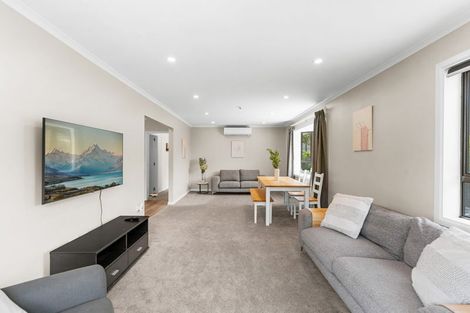 Photo of property in 17 Liverton Crescent, Bishopdale, Christchurch, 8053