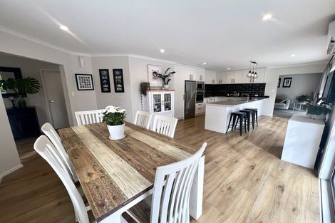 Photo of property in 22b Sunnyvale Road, Swanson, Auckland, 0614