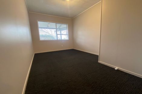 Photo of property in 14 Landow Place, Henderson, Auckland, 0612
