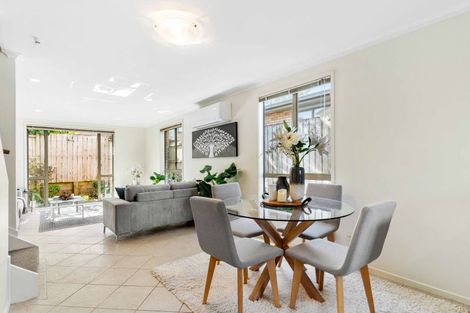 Photo of property in 16 Barnea Circle, Glen Eden, Auckland, 0602