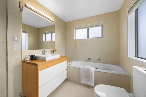 Photo of property in 1 Creggan Crescent, Flat Bush, Auckland, 2019