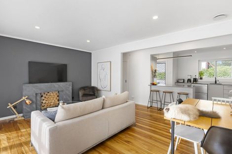 Photo of property in 1/60 Hillcrest Avenue, Hillcrest, Auckland, 0627