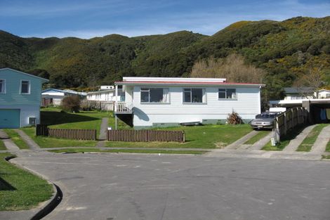 Photo of property in 9 Bunratty Grove, Wainuiomata, Lower Hutt, 5014