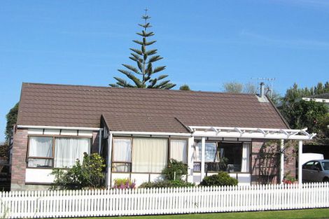 Photo of property in 24 Tiverton Crescent, Whalers Gate, New Plymouth, 4310