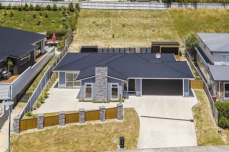 Photo of property in 5 Madeira Close, Whitby, Porirua, 5024