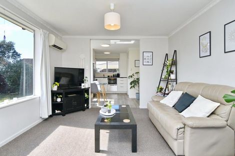 Photo of property in 2/90 Queenspark Drive, Parklands, Christchurch, 8083