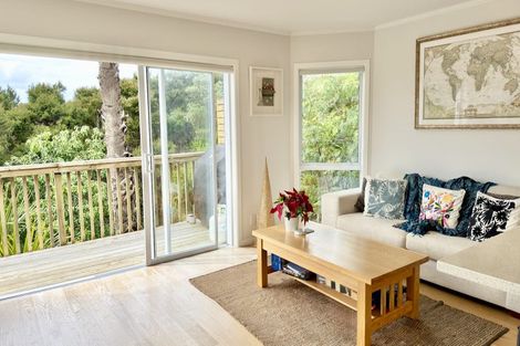 Photo of property in 42 Ravenstone Place, Chatswood, Auckland, 0626