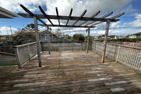 Photo of property in 93 Sylvan Avenue, Northcote, Auckland, 0627
