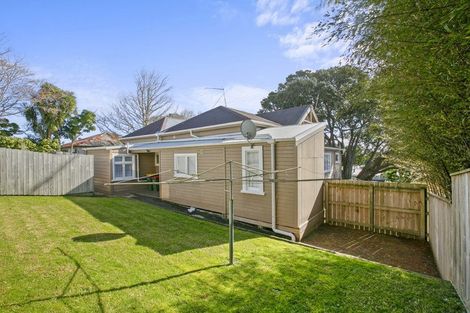 Photo of property in 209 Devon Street West, New Plymouth, 4310