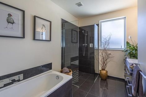 Photo of property in 18 Istana Place, Britannia Heights, Nelson, 7010