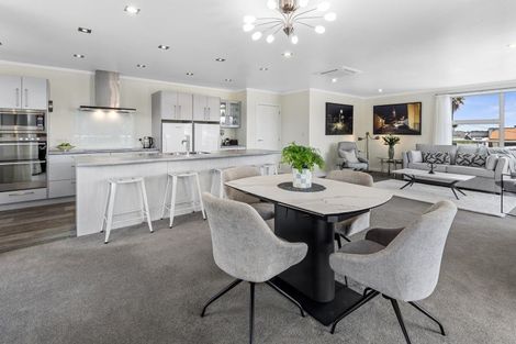 Photo of property in 2 Graham Street, One Tree Point, 0118