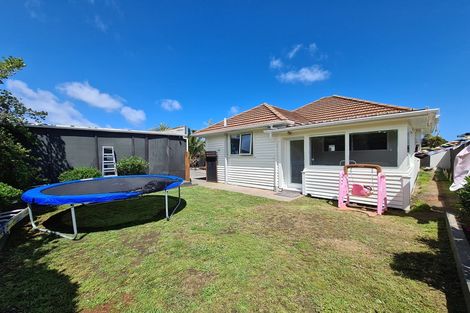 Photo of property in 1 Toru Road, Paraparaumu Beach, Paraparaumu, 5032