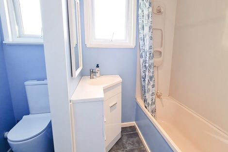 Photo of property in 50 Batchelor Street, Newlands, Wellington, 6037