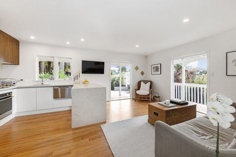 Photo of property in 2/16 Woodside Avenue, Northcote, Auckland, 0627