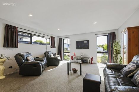 Photo of property in 43 Westpark Boulevard, Rangiora, 7400