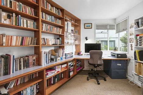 Photo of property in 32 Paremata Crescent, Paremata, Porirua, 5024