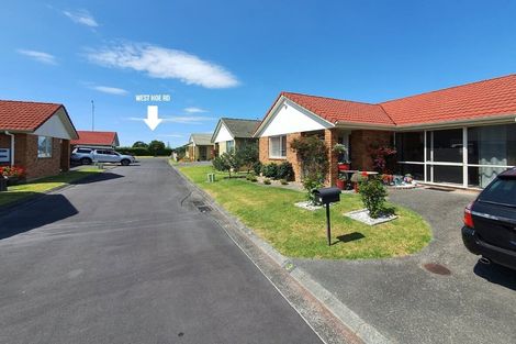 Photo of property in 3/262 Centreway Road, Orewa, 0931