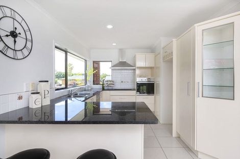 Photo of property in 8 Loloma Drive, Half Moon Bay, Auckland, 2012