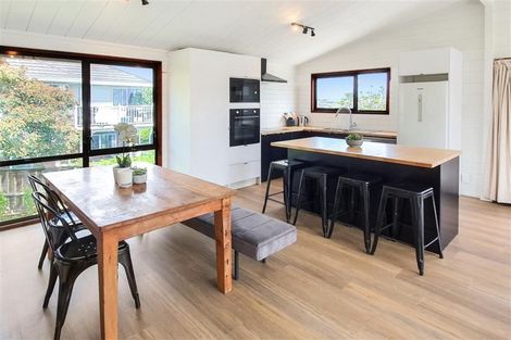 Photo of property in 2/44 Toroa Street, Torbay, Auckland, 0630