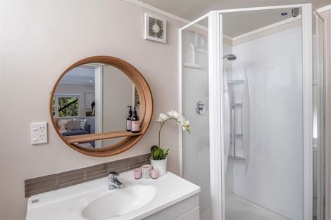 Photo of property in 98 Park Hill Road, Birkenhead, Auckland, 0626