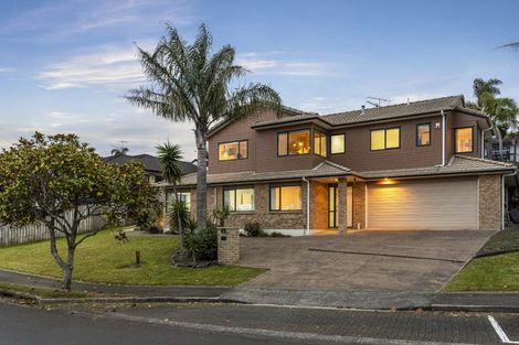Photo of property in 5 Baulcomb Parade, Windsor Park, Auckland, 0632
