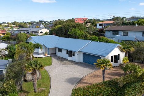 Photo of property in 8 Jean Place, Stanmore Bay, Whangaparaoa, 0932