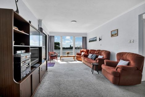 Photo of property in 10 Lawry Street, Moturoa, New Plymouth, 4310