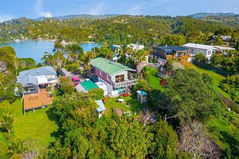 Photo of property in 22 Arapito Road, Titirangi, Auckland, 0604