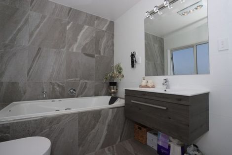 Photo of property in 11 Tirohanga Crescent, Stanmore Bay, Whangaparaoa, 0932