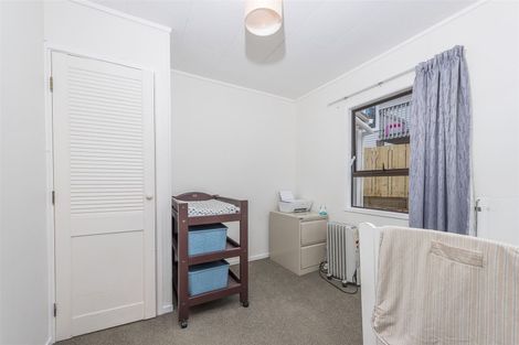 Photo of property in 3/23 Luckens Road, West Harbour, Auckland, 0618