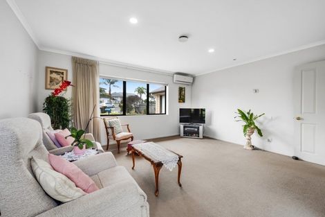 Photo of property in 8 Lamia Place, The Gardens, Auckland, 2105