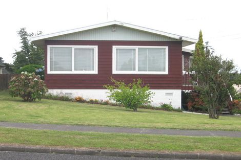Photo of property in 16 Seaview Road, Glenfield, Auckland, 0629