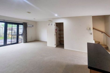 Photo of property in 5q Dryden Place, Mount Wellington, Auckland, 1051