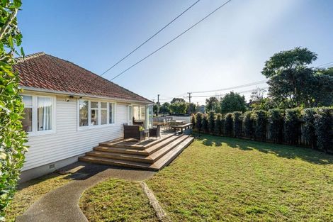 Photo of property in 25 Holland Avenue, Point England, Auckland, 1072