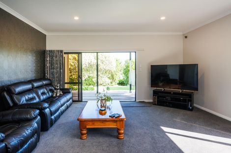 Photo of property in 15 Silkwood Place, Fitzherbert, Palmerston North, 4410