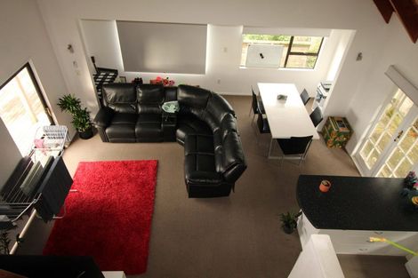 Photo of property in 10 Kayle Glen, West Harbour, Auckland, 0618