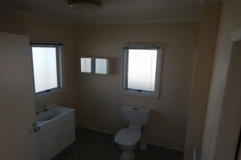 Photo of property in 13 Seaview Road, Marfell, New Plymouth, 4310