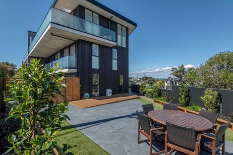 Photo of property in 11a Montgomery Avenue, Rothesay Bay, Auckland, 0630