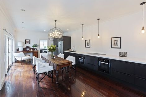 Photo of property in 26 Cranmer Square, Christchurch Central, Christchurch, 8013