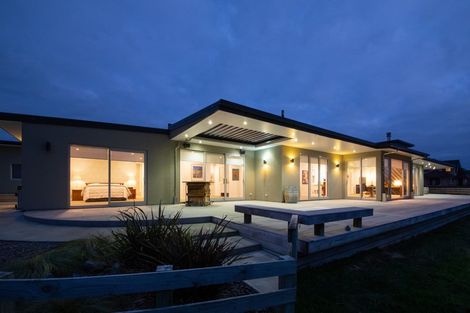 Photo of property in 49 Tutakarae Road, Kelvin Grove, Palmerston North, 4470