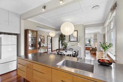 Photo of property in 7 Knoll Street, Island Bay, Wellington, 6023