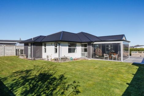 Photo of property in 34 Dogwood Way, Milson, Palmerston North, 4414